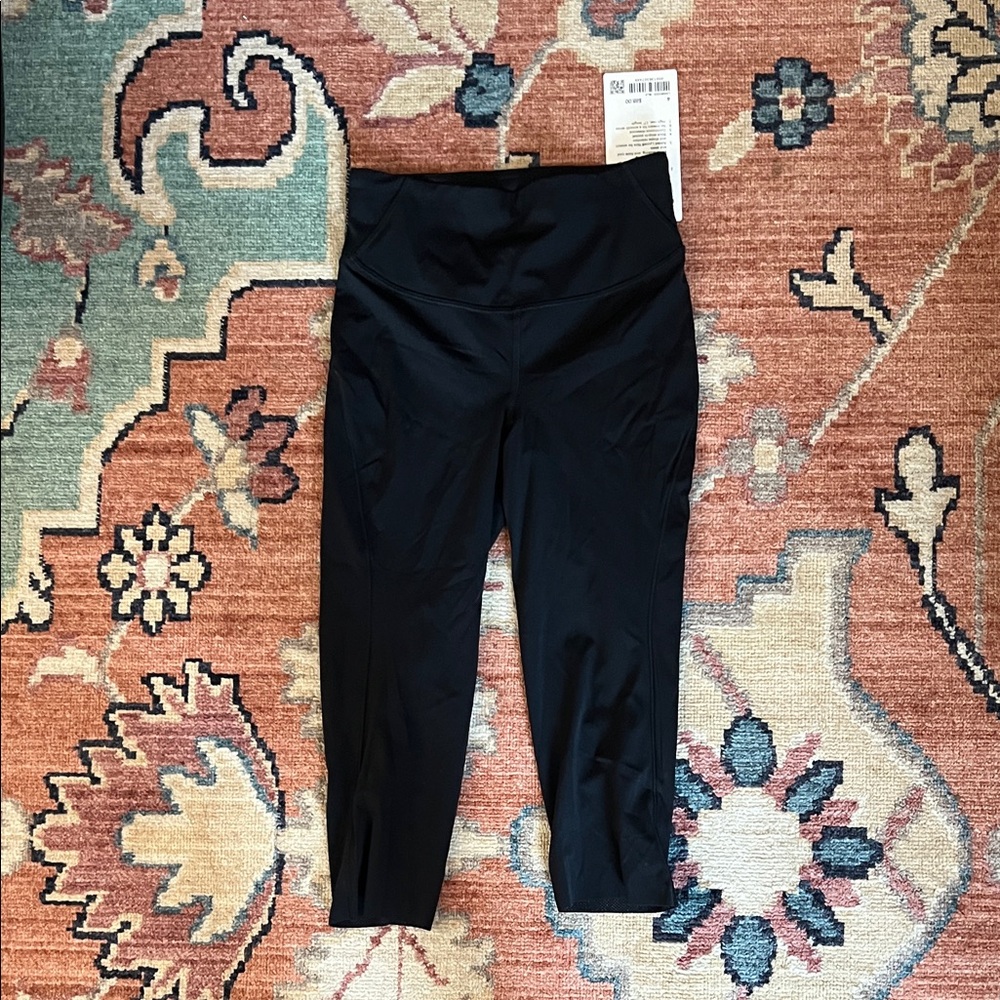 NWT Lululemon base pace HR crop